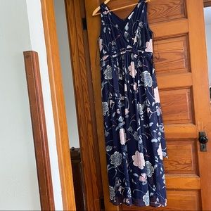 Floral maternity maxi dress